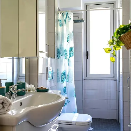 Patio & Parking - Self Check-in & Remote Access Cernobbio