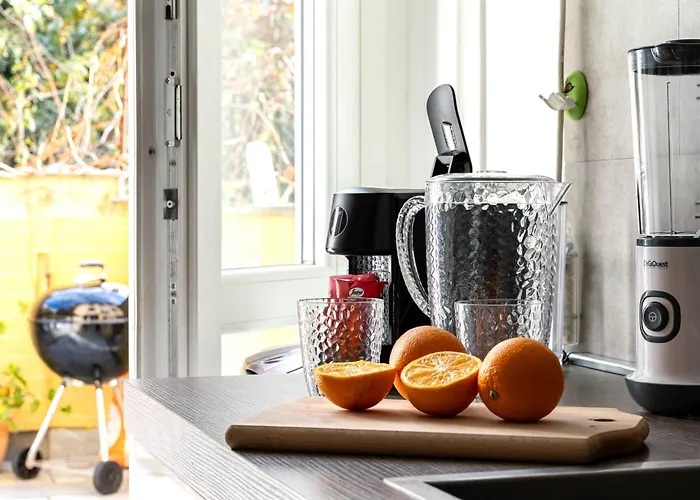 Patio & Parking - Self Check-in & Remote Access *